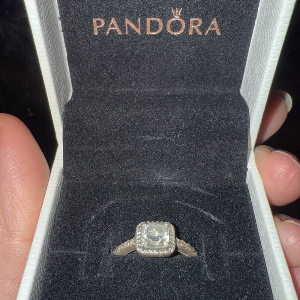 Pandora ring square diamond
